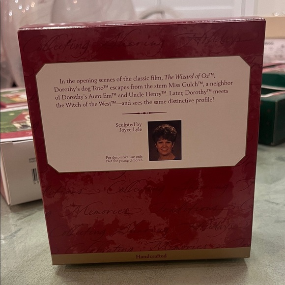 Hallmark Keepsake Ornament - Miss Gulch Wizard of Oz - Picture 2 of 3